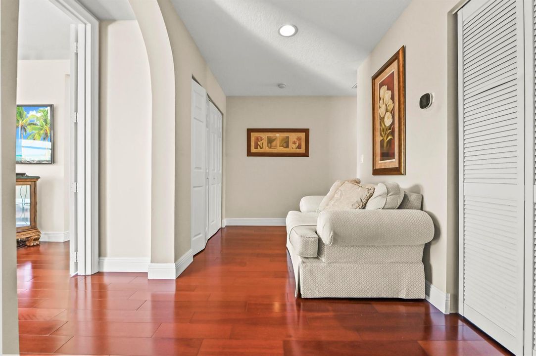 25 Upstairs Hallway 01