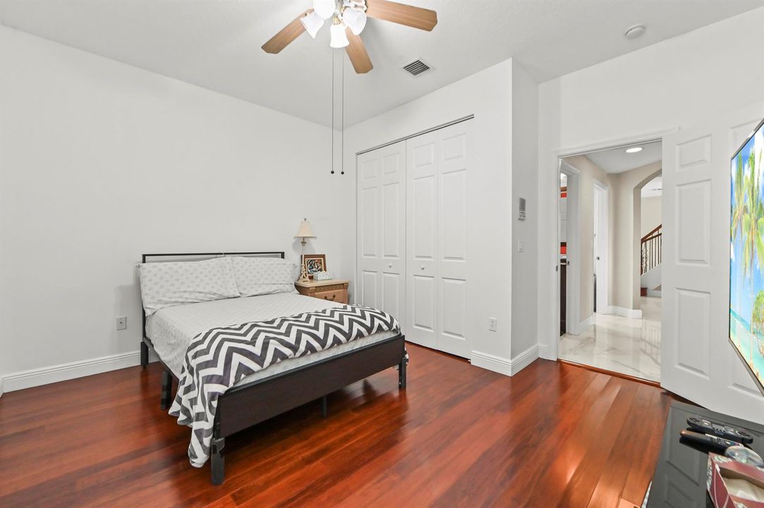 23 Bedroom 02