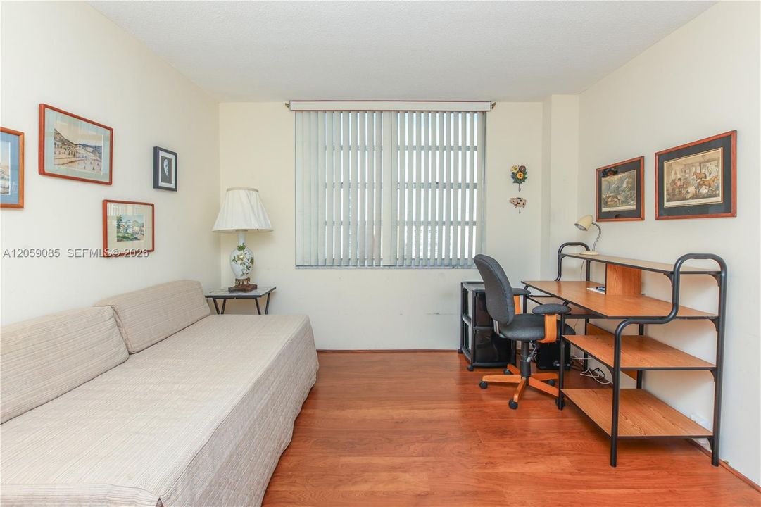For Sale: $230,000 (2 beds, 2 baths, 1300 Square Feet)