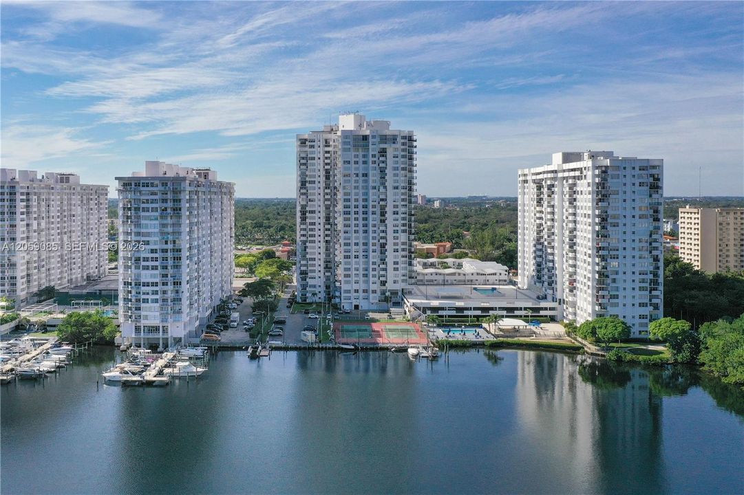 For Sale: $230,000 (2 beds, 2 baths, 1300 Square Feet)