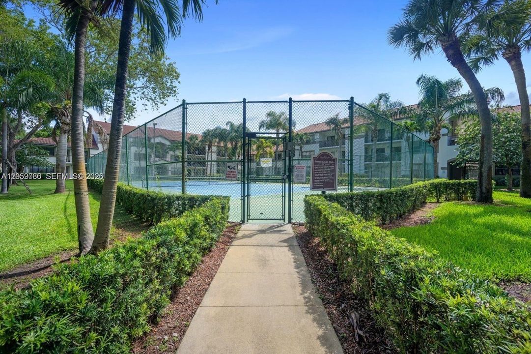For Rent: $2,000 (1 beds, 1 baths, 841 Square Feet)