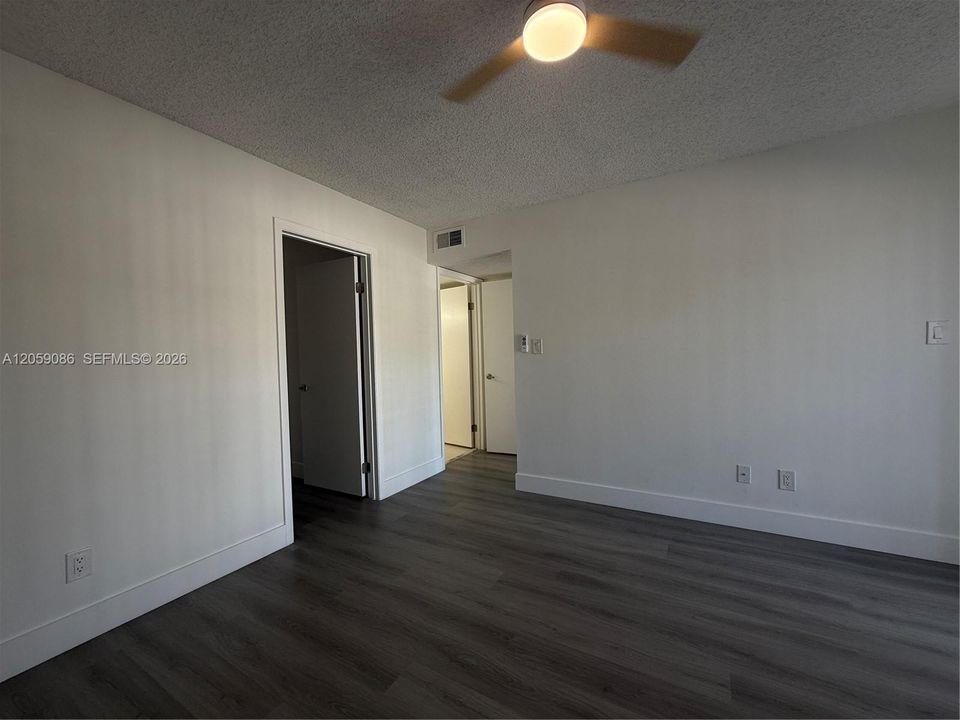 For Rent: $2,000 (1 beds, 1 baths, 841 Square Feet)