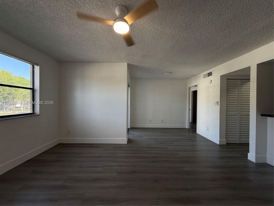 For Rent: $2,000 (1 beds, 1 baths, 841 Square Feet)