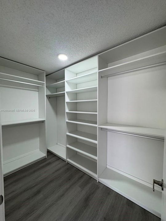 For Rent: $2,000 (1 beds, 1 baths, 841 Square Feet)