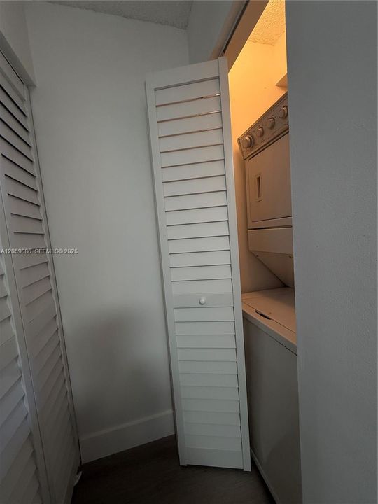 For Rent: $2,000 (1 beds, 1 baths, 841 Square Feet)