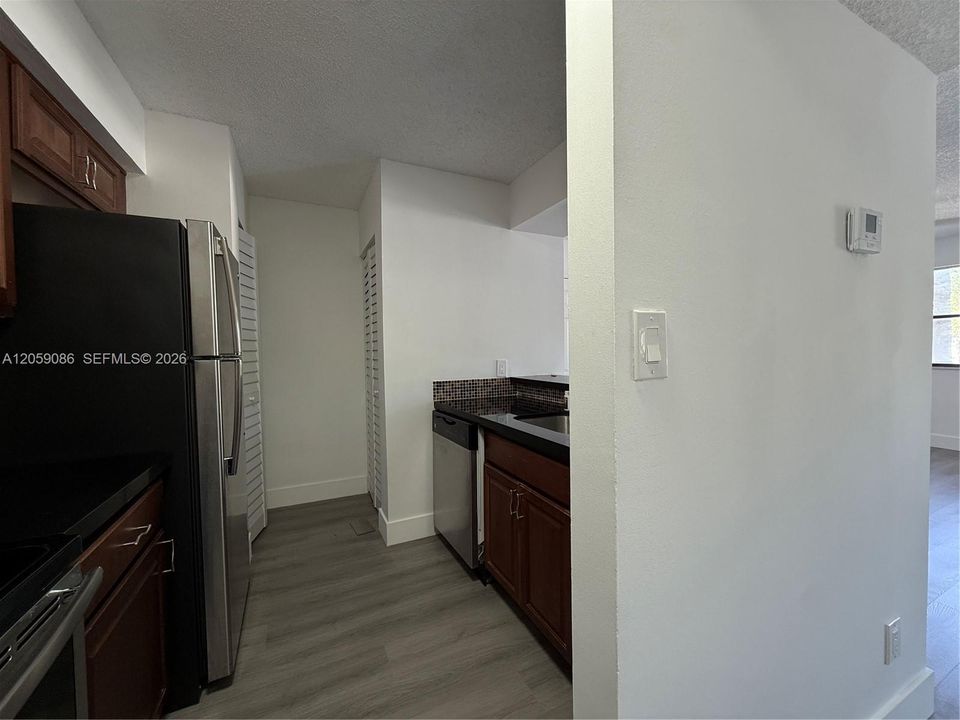 For Rent: $2,000 (1 beds, 1 baths, 841 Square Feet)
