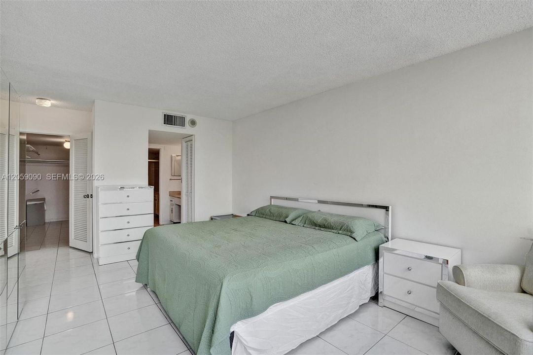 В аренду: $2,500 (2 спален, 2 ванн, 1400 Квадратных фут)