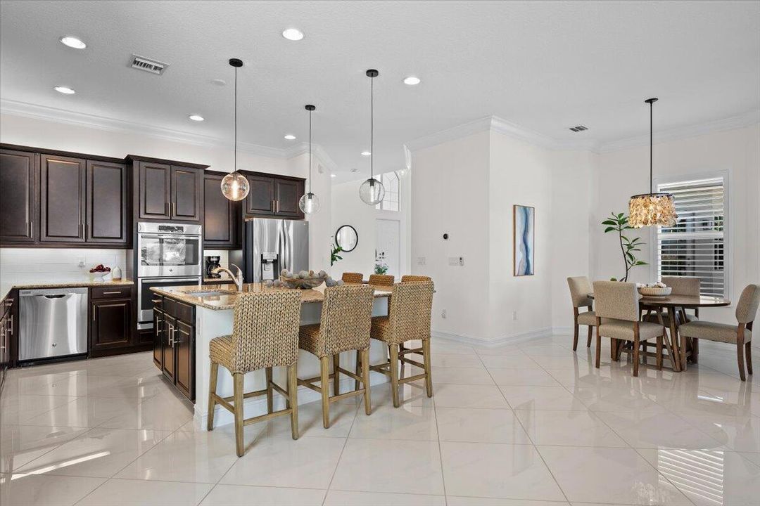 Eat-in Kitchen