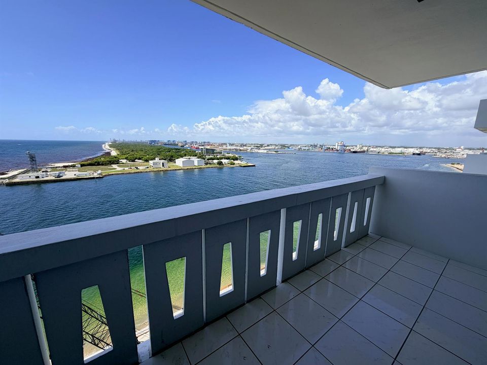 16H Balcony View