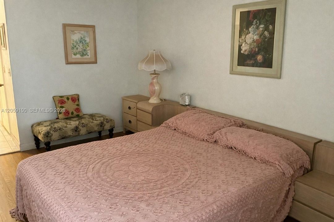На продажу: $255,900 (2 спален, 2 ванн, 1283 Квадратных фут)