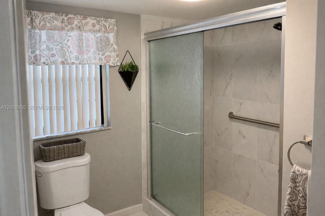 На продажу: $255,900 (2 спален, 2 ванн, 1283 Квадратных фут)