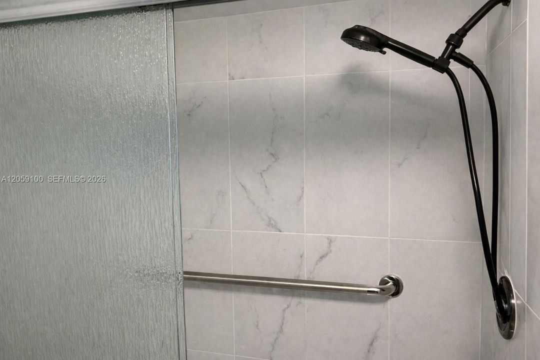 На продажу: $255,900 (2 спален, 2 ванн, 1283 Квадратных фут)