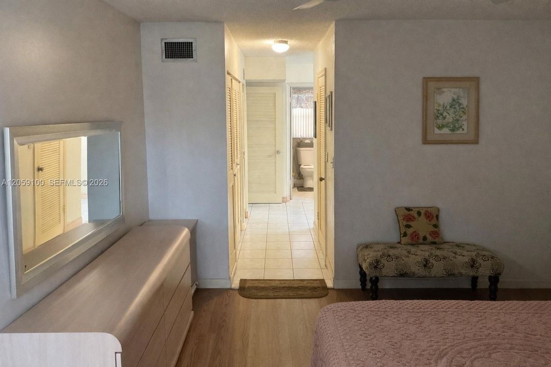 На продажу: $255,900 (2 спален, 2 ванн, 1283 Квадратных фут)