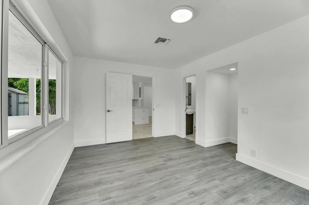 14-1404 SW 1st Ave-14