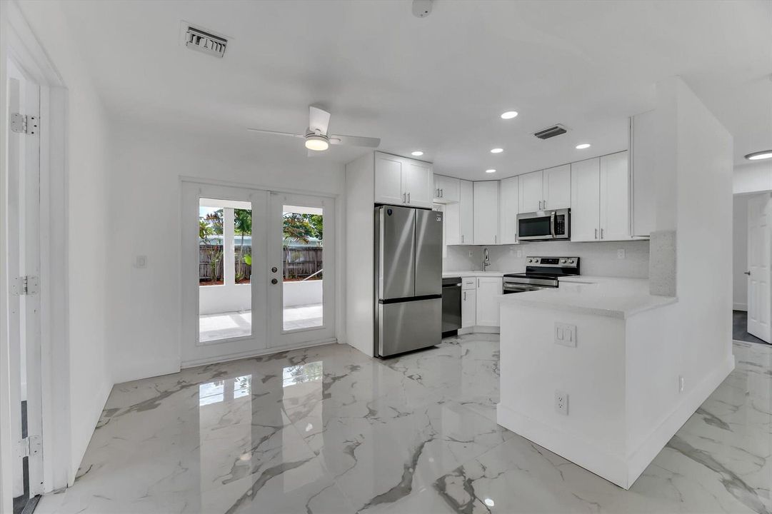 21-1404 SW 1st Ave-21