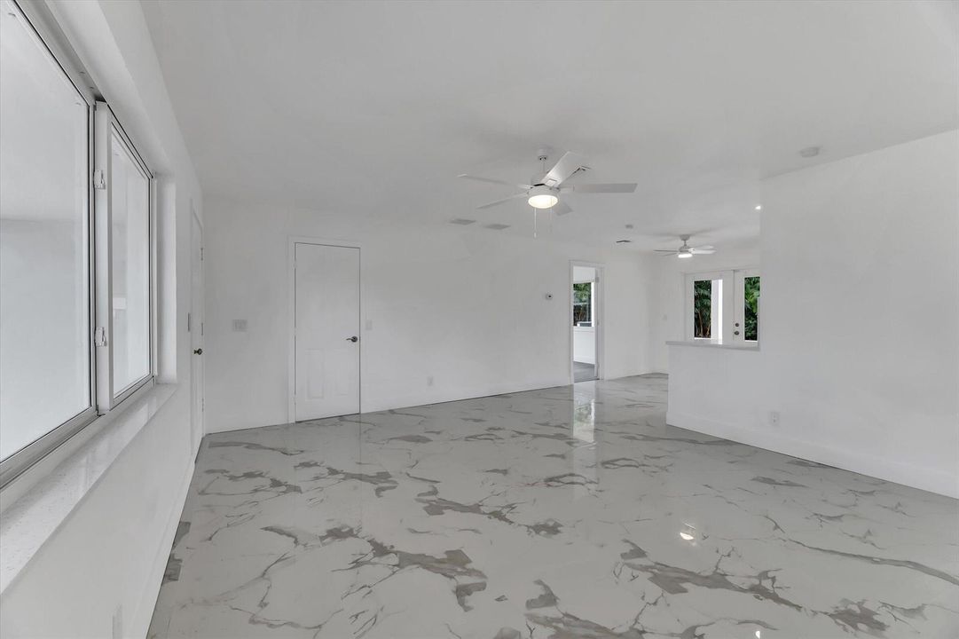 24-1404 SW 1st Ave-24