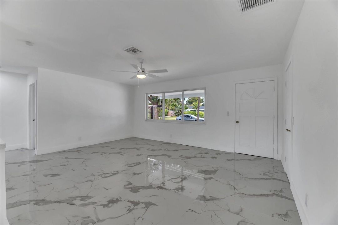 25-1404 SW 1st Ave-25