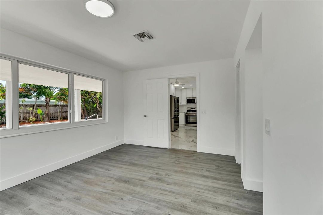13-1404 SW 1st Ave-13