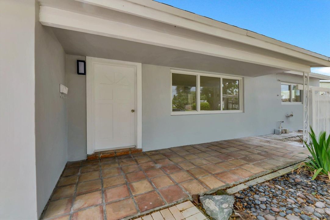 03-1404 SW 1st Ave-3