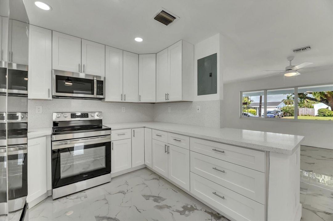 17-1404 SW 1st Ave-17