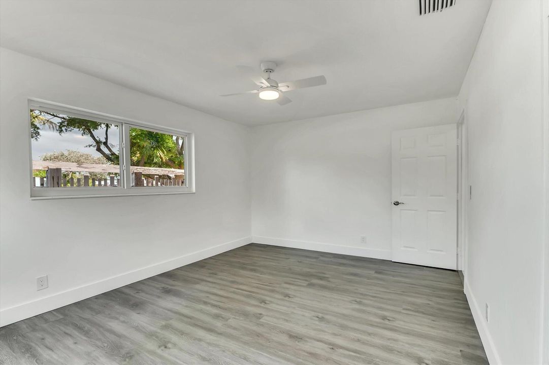 09-1404 SW 1st Ave-9