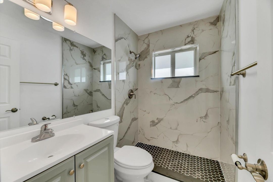 08-1404 SW 1st Ave-8