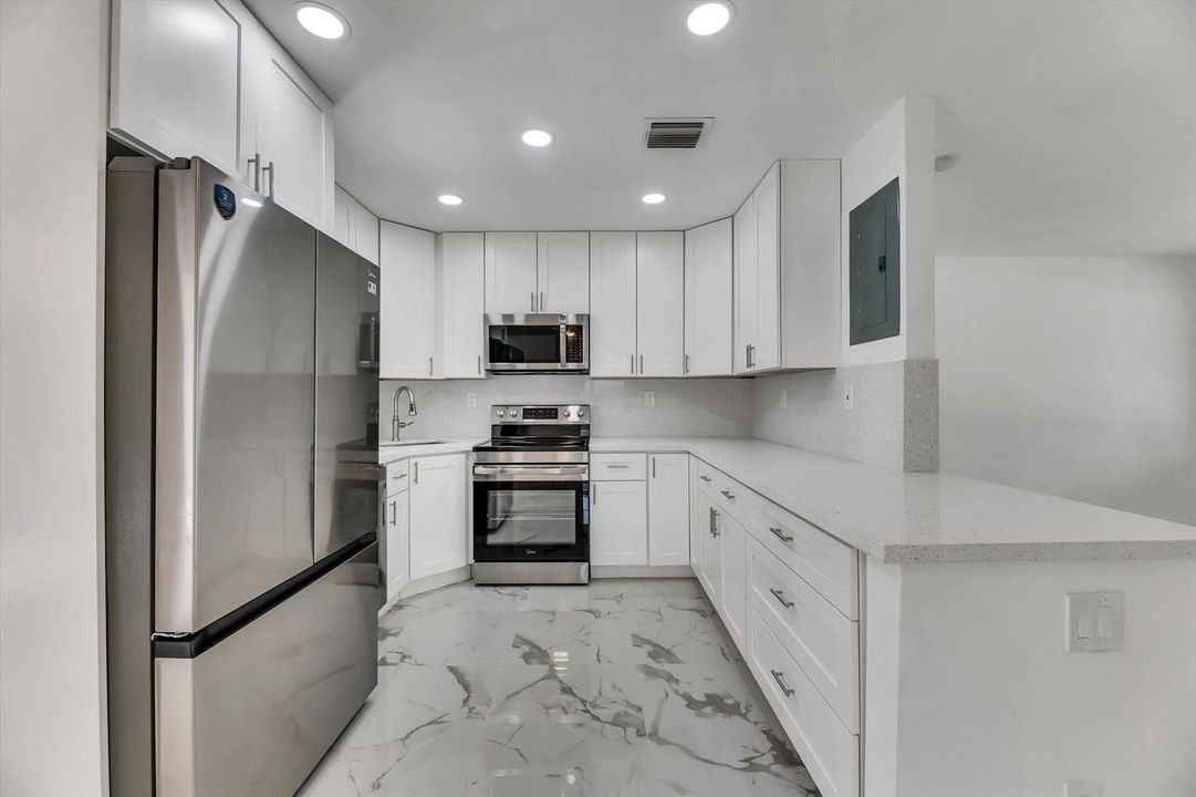 19-1404 SW 1st Ave-19