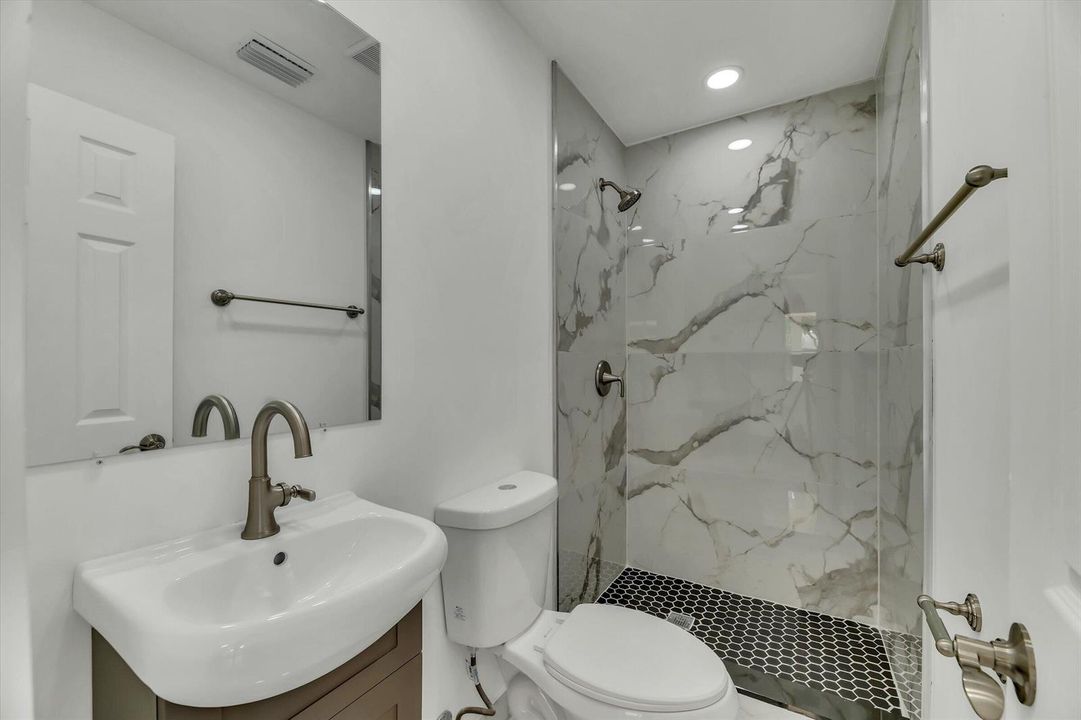 12-1404 SW 1st Ave-12