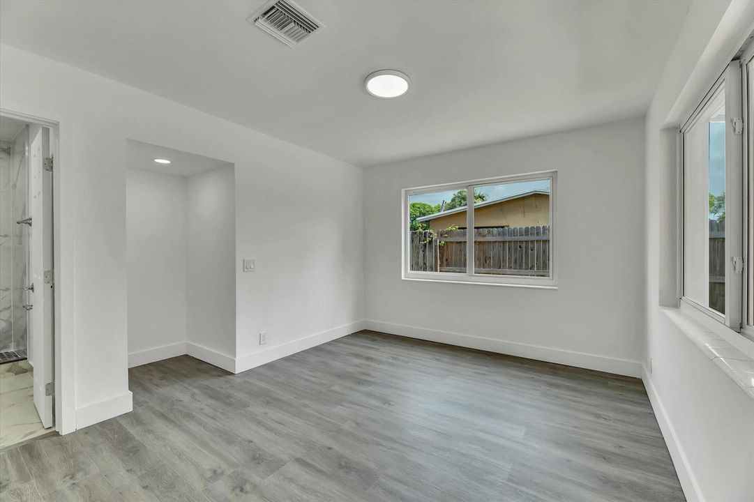 15-1404 SW 1st Ave-15