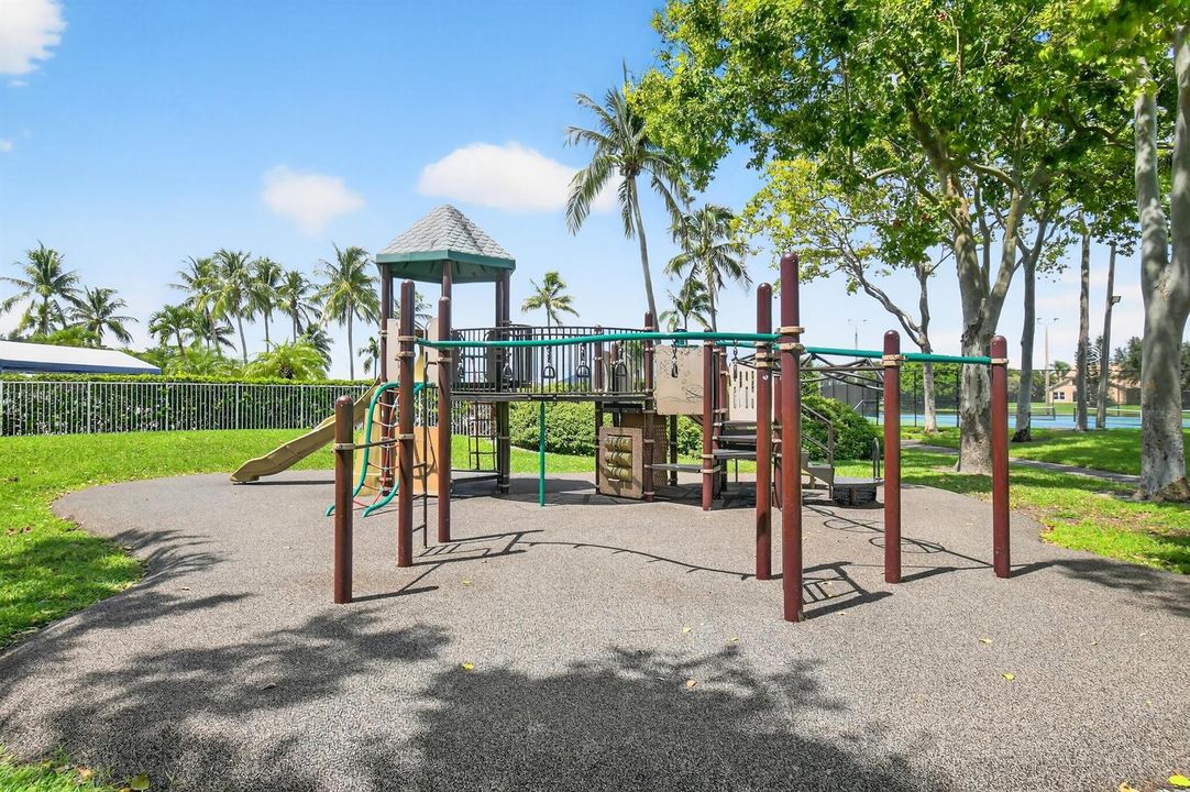 Lake Charleston tot Lot