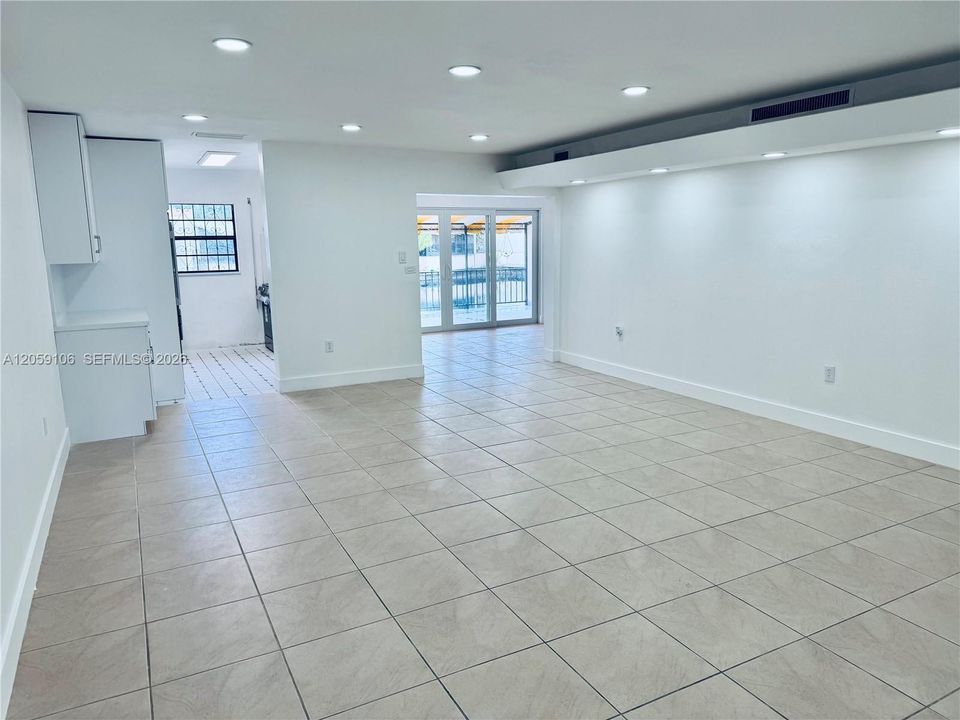 В аренду: $3,500 (3 спален, 2 ванн, 1460 Квадратных фут)