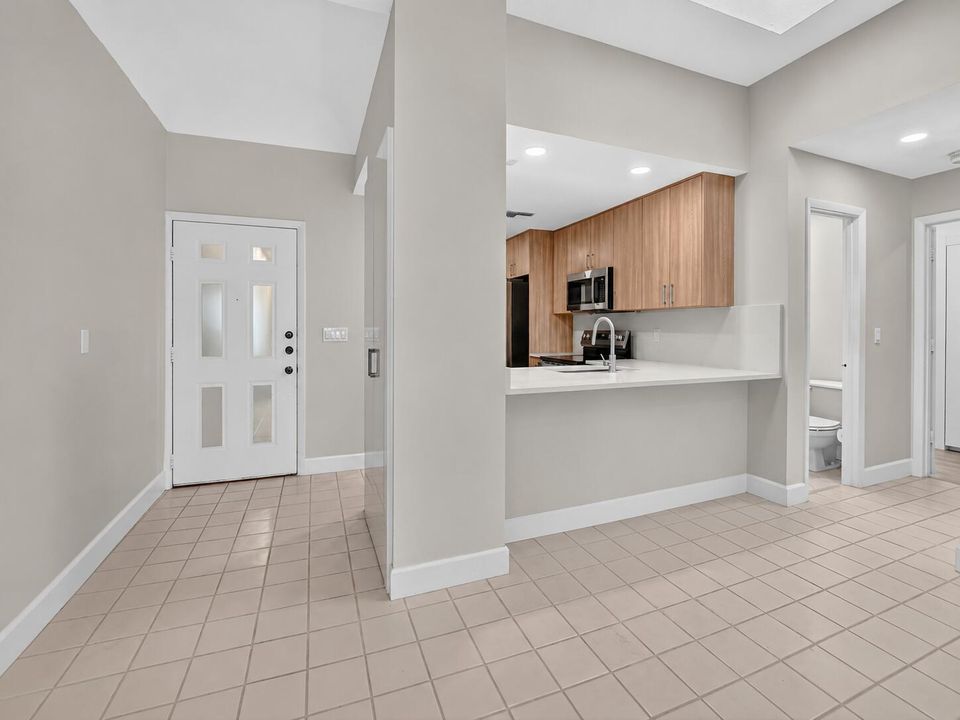 05_entry_kitchen