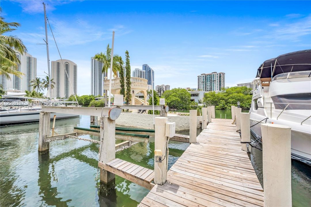 En Venta: $9,990,000 (9 camas, 8 baños, 7558 Pies cuadrados)