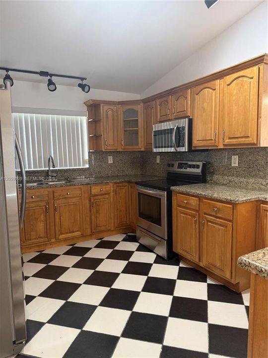 В аренду: $3,800 (4 спален, 2 ванн, 1362 Квадратных фут)