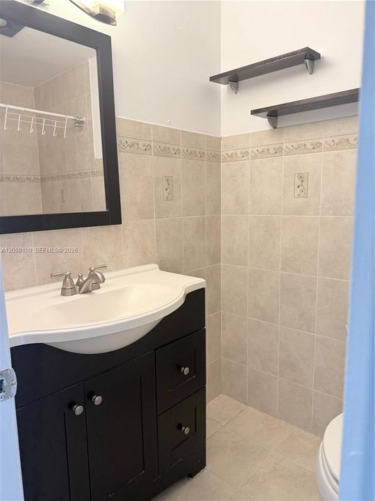 В аренду: $3,800 (4 спален, 2 ванн, 1362 Квадратных фут)