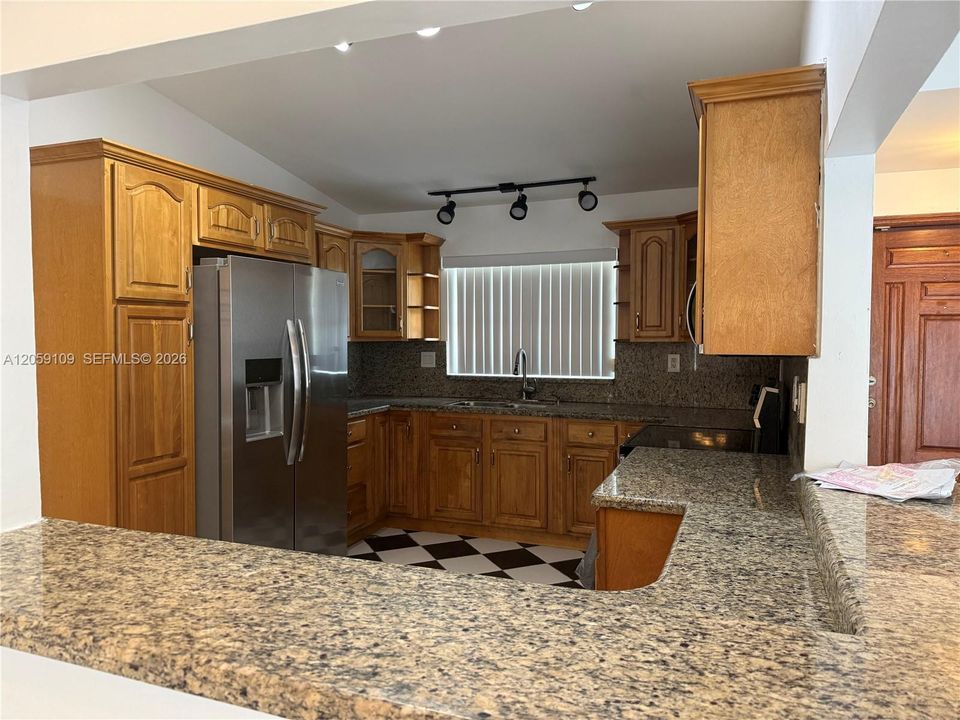 В аренду: $3,800 (4 спален, 2 ванн, 1362 Квадратных фут)