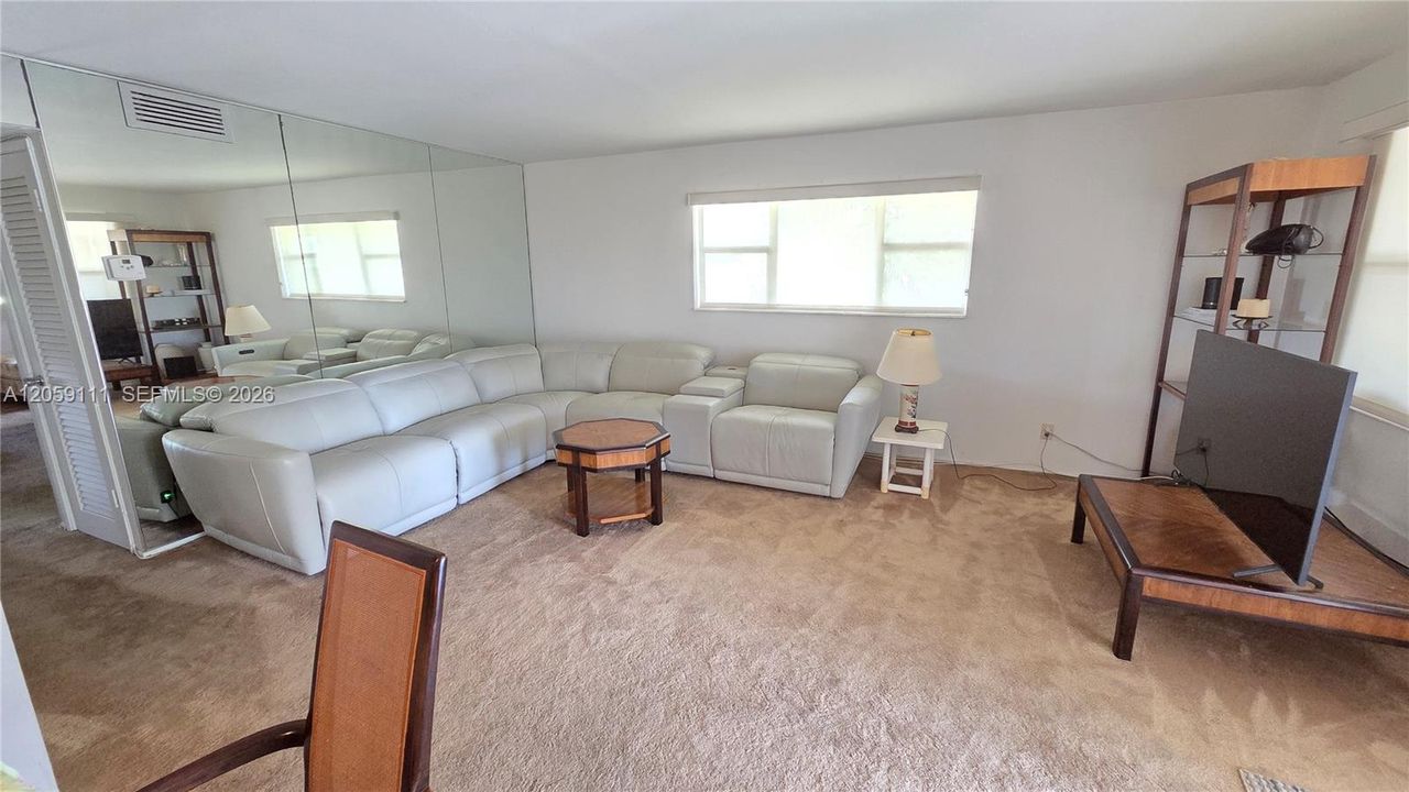 For Rent: $1,950 (2 beds, 2 baths, 965 Square Feet)