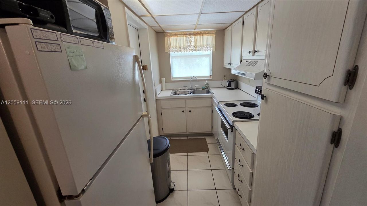 For Rent: $1,950 (2 beds, 2 baths, 965 Square Feet)