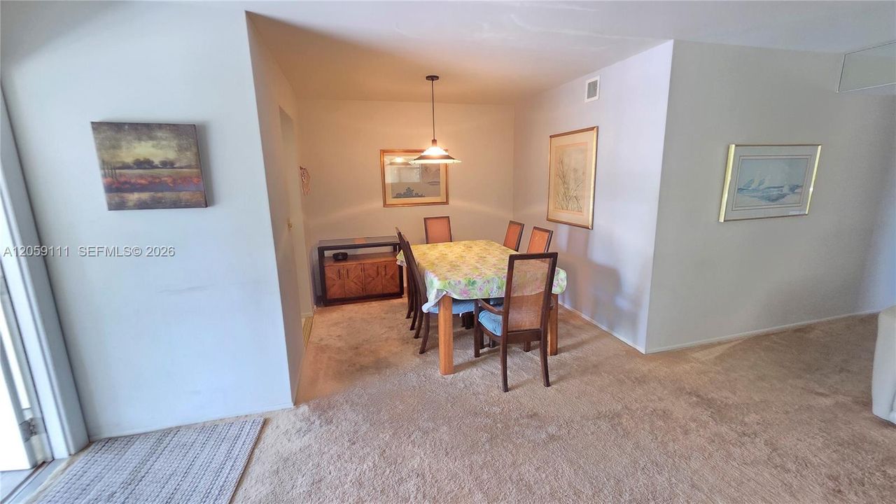 For Rent: $1,950 (2 beds, 2 baths, 965 Square Feet)
