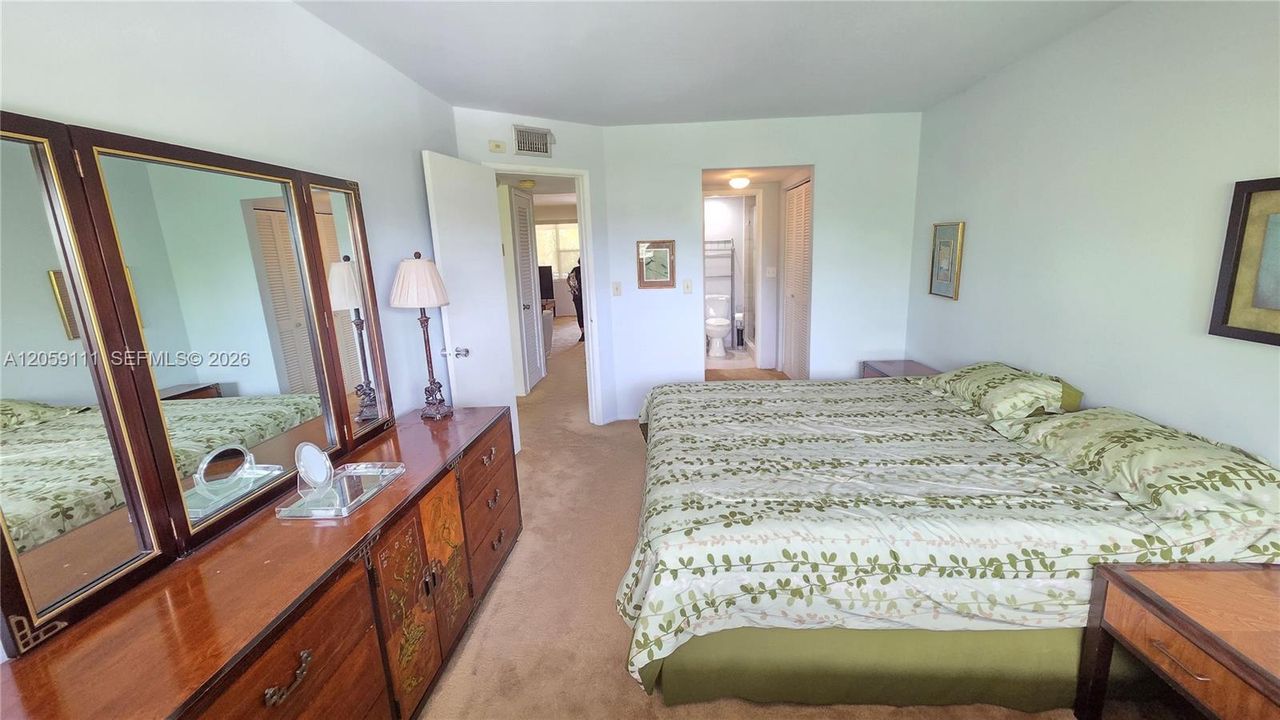 For Rent: $1,950 (2 beds, 2 baths, 965 Square Feet)