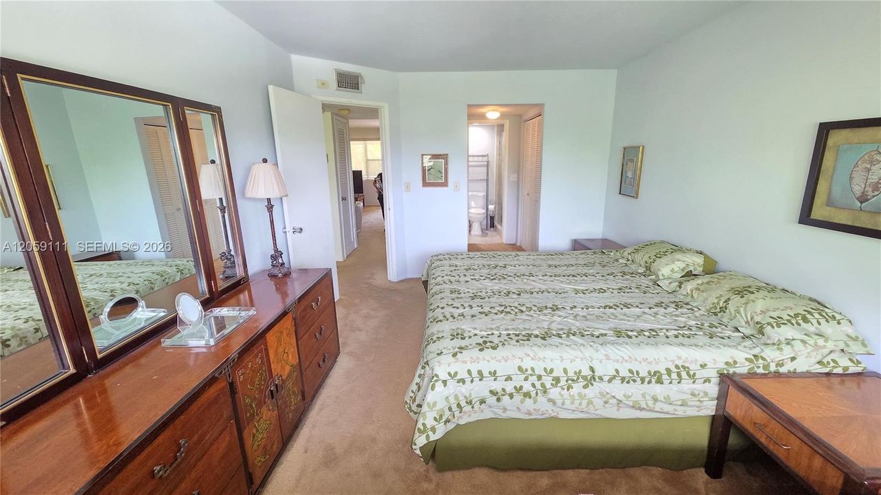 For Rent: $1,950 (2 beds, 2 baths, 965 Square Feet)
