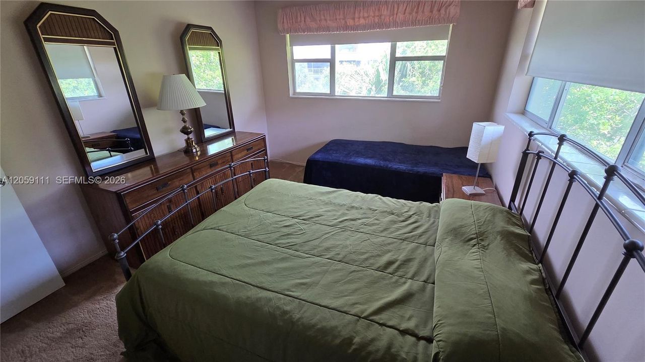 For Rent: $1,950 (2 beds, 2 baths, 965 Square Feet)