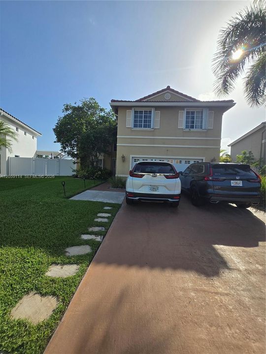 For Sale: $945,000 (5 beds, 3 baths, 2208 Square Feet)