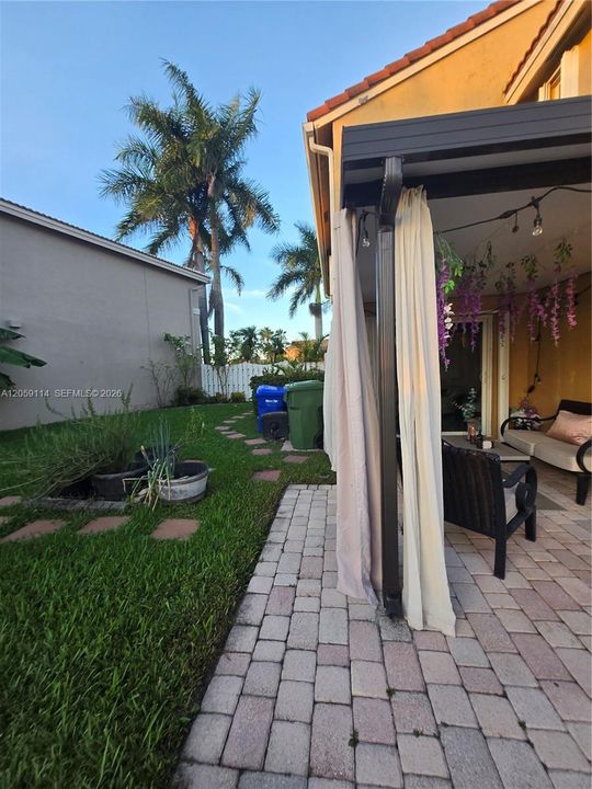 For Sale: $945,000 (5 beds, 3 baths, 2208 Square Feet)