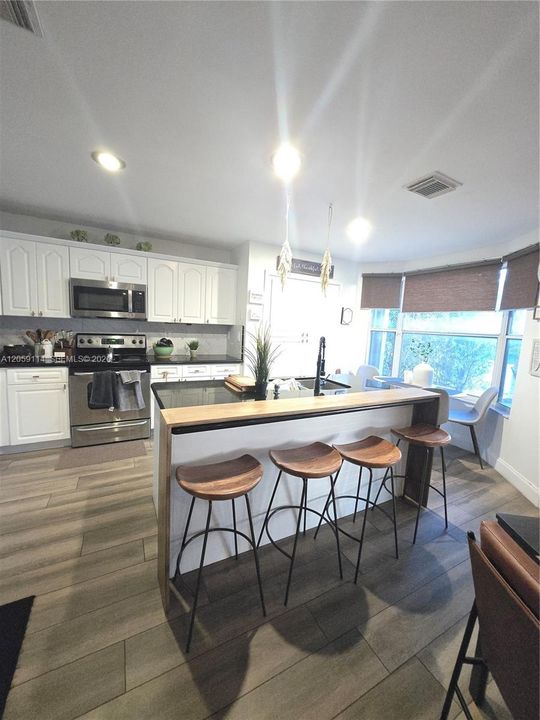 For Sale: $945,000 (5 beds, 3 baths, 2208 Square Feet)
