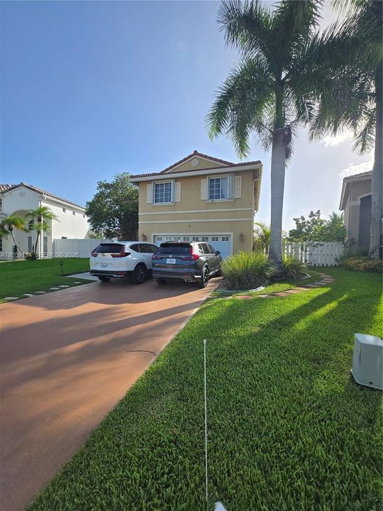 For Sale: $945,000 (5 beds, 3 baths, 2208 Square Feet)