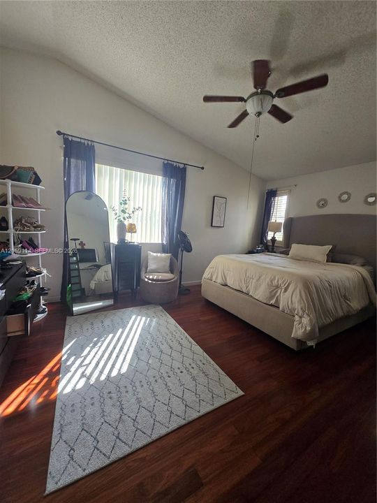 For Sale: $945,000 (5 beds, 3 baths, 2208 Square Feet)