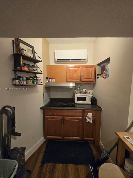 For Sale: $945,000 (5 beds, 3 baths, 2208 Square Feet)