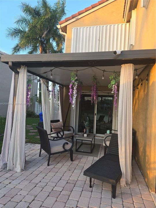 For Sale: $945,000 (5 beds, 3 baths, 2208 Square Feet)