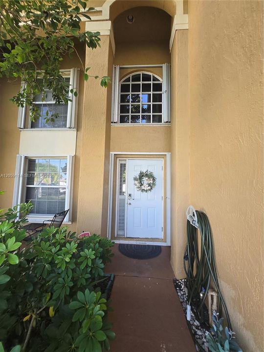 For Sale: $945,000 (5 beds, 3 baths, 2208 Square Feet)